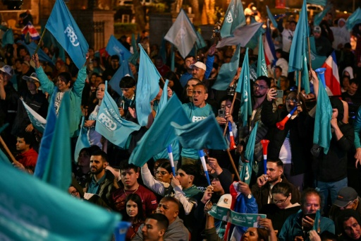 Partisans de Laura Fernandez celebrent