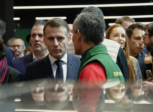 Le président Emmanuel Macron  visite un stand du Salon de l'agriculture, le 21 février 2026 à Paris