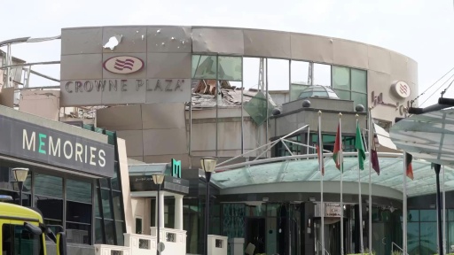 Dégâts à l'hôtel Crowne Plaza de Manama après des frappes de représailles iraniennes