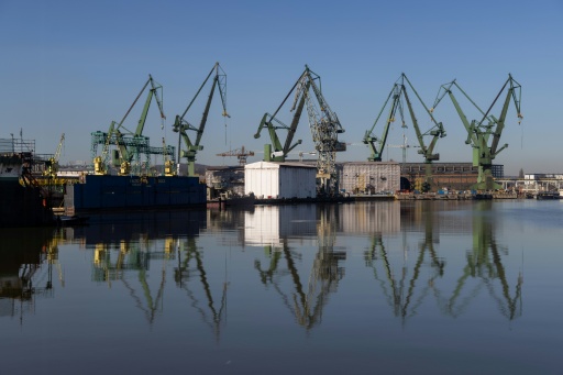 Des grues du chantier naval de Gdansk, le 6 mars 2026