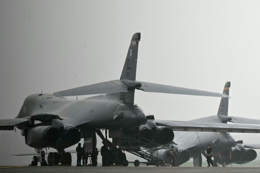 Des bombardiers B-1 de l’US Air Force sur le tarmac de la base de la RAF de Fairford, dans le sud-ouest de l’Angleterre, le 7 mars 2026
