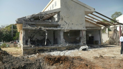 Israël: une maison touchée par une roquette après que le Hezbollah dit avoir tiré des missiles