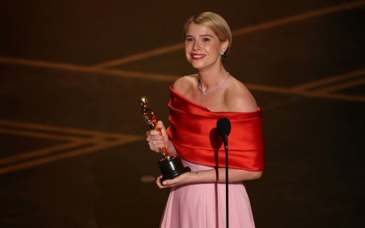 Jessie Buckley reçoit l'Oscar de la meilleure actrice, le 15 mars 2026 à Hollywood