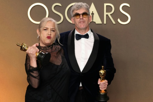 Tamara Deverell et Shane Vieau avec l'Oscar de la meilleure conception visuelle pour