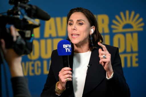 La députée RN et candidate à la mairie de Toulon, Laure Lavalette, fait une déclaration à la presse après les résultats du 1er tour des municipales, le 15 mars 2026 à Toulon