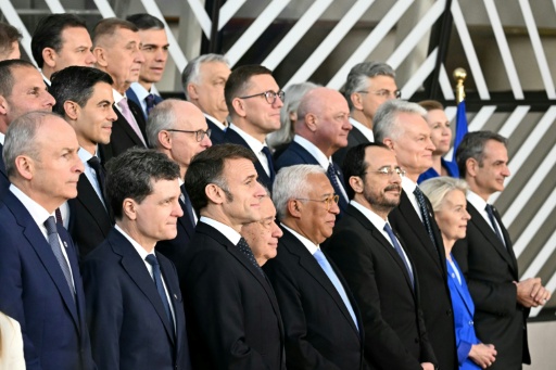 Le secrétaire général de l'ONU, Antonio Guterres (c) et les leaders européens réunis à Bruxelles, le 19 mars 2026