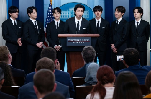 BTS s'adresse à la presse, le 31 mai 2022 à la Maison Blanche, à Washington