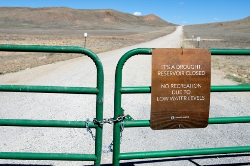 L'accès barré, en raison de la sécheresse, à la retenue d'eau d'Antero, dans le Colorado, le 14 mai 2026