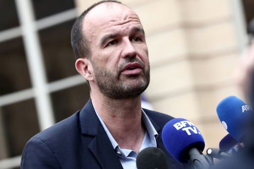 Le coordinateur de La France insoumise Manuel Bompard s’adresse à la presse à Paris
