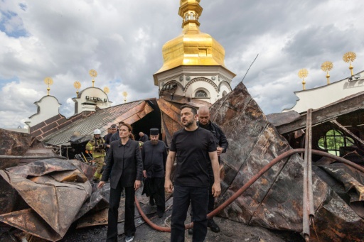 Volodymyr Zelensky et Ioulia Svyrydenko dans les décombres de la cathédrale de la Dormition