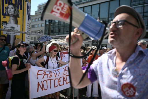 Le cortège de défense de la presse place de la Bourse, au pied du siège de l’AFP, à Paris